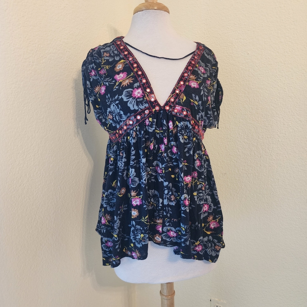 FREE PEOPLE Escapades Floral Print Tee in Black
